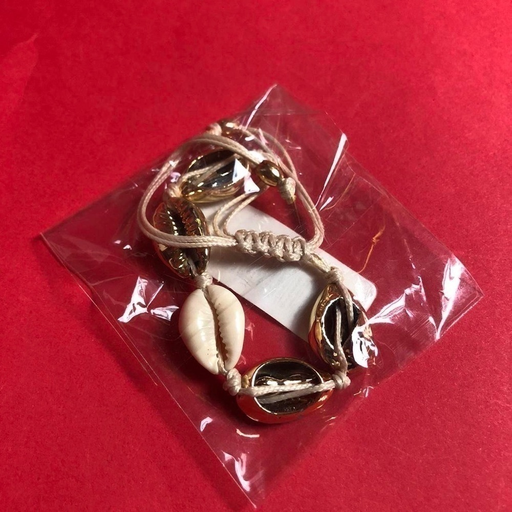 Gold and cream Puka shell bracelet 🤍💛​​​​​​​​​​​​​​​​​​​​​​​​